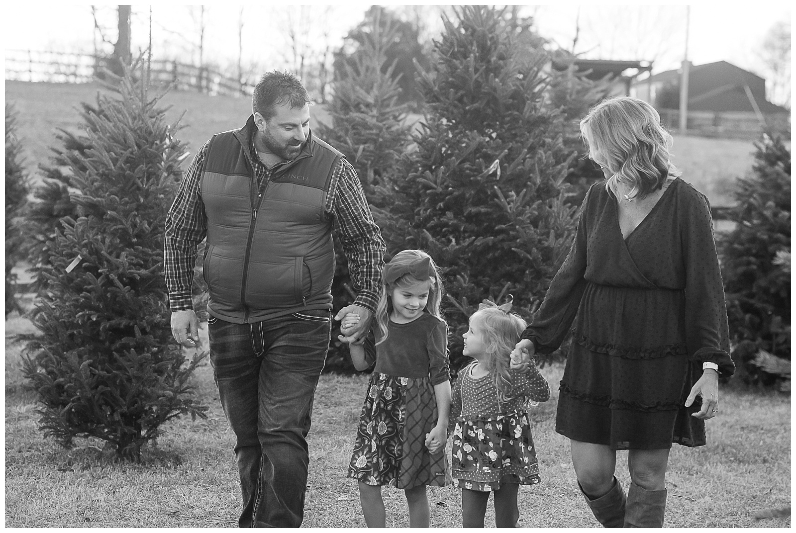 Family Session at Bare Creek Tree Farm in Bowling Green, KY - chelseawellsphoto.com